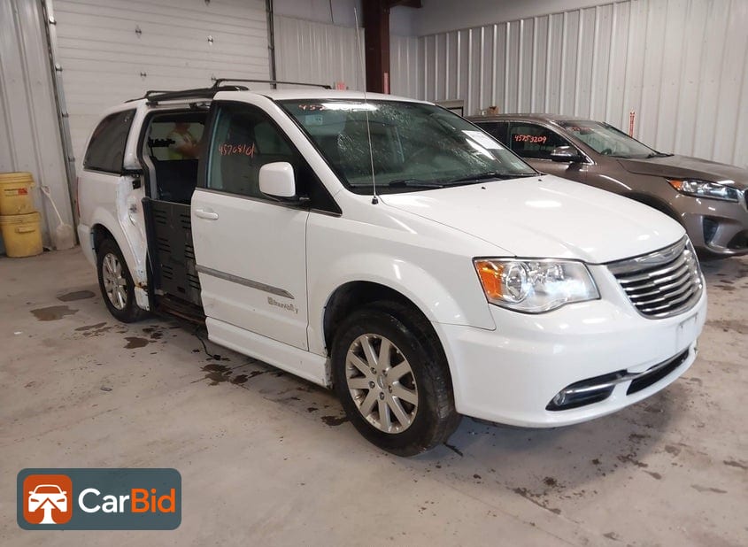 2016 CHRYSLER TOWN & COUNTRY TOURING, фото 1