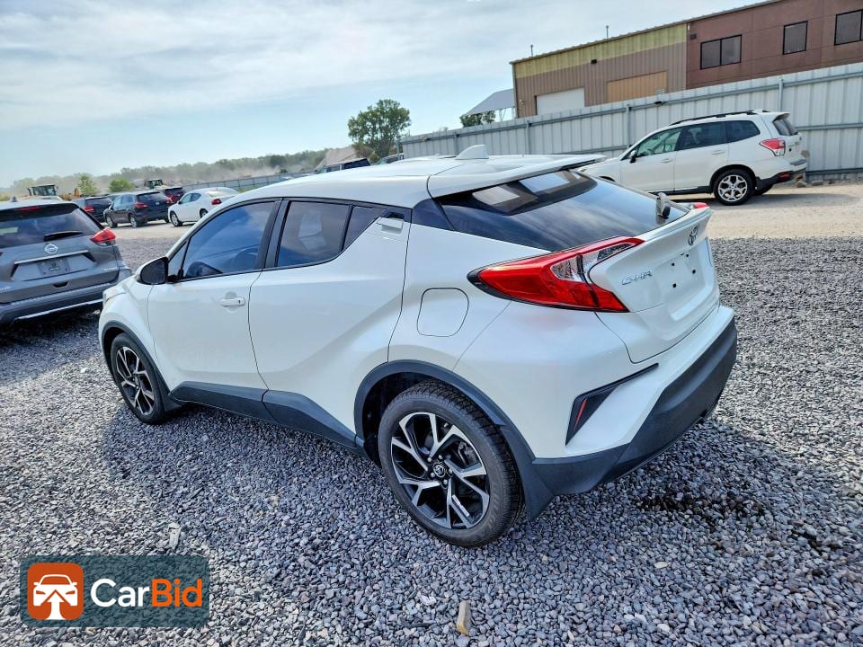 2019 TOYOTA C-HR XLE, фото 2