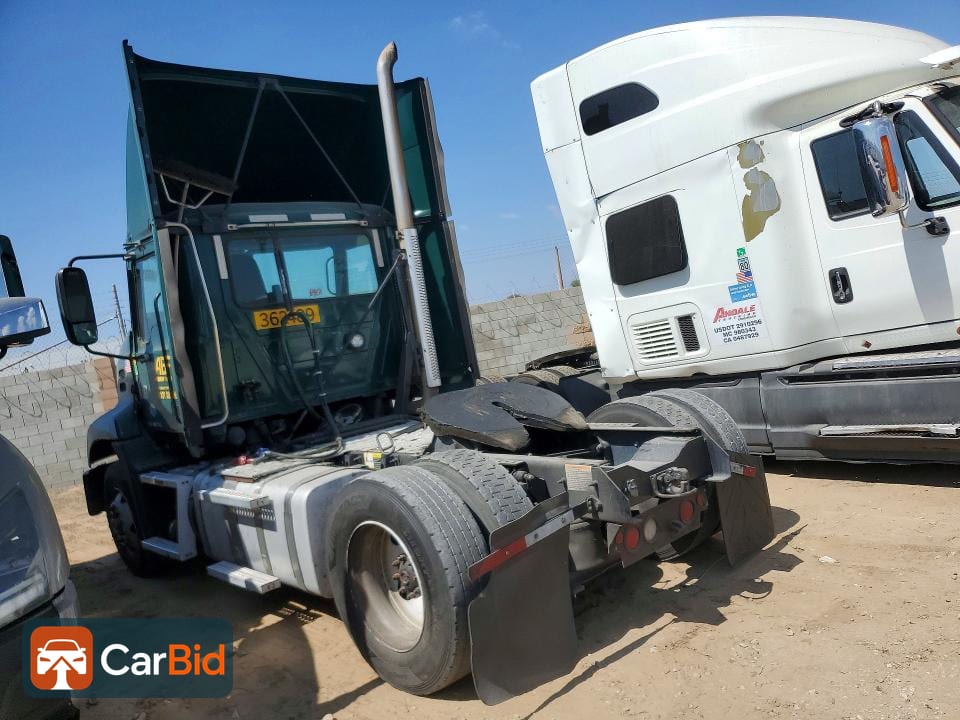 2017 MACK 600 CXU600, photo 2
